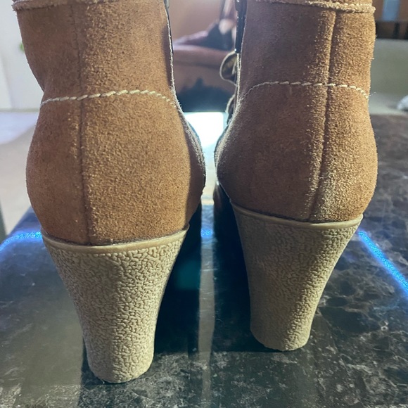 Mia size 8 moccasin boots raise platform wedge - Picture 6 of 9